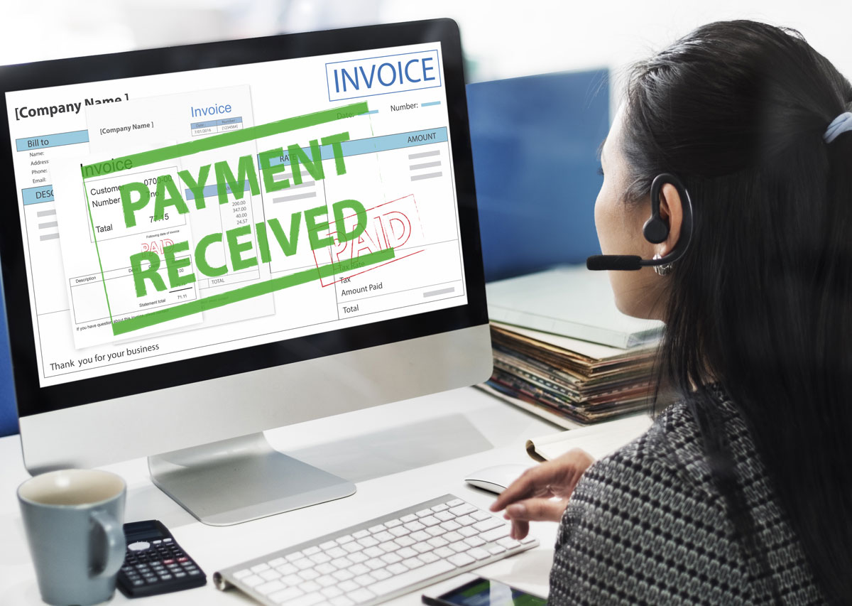 invoice-payment-received-girl-on-computer girl on computer with screen saying invoice payment received