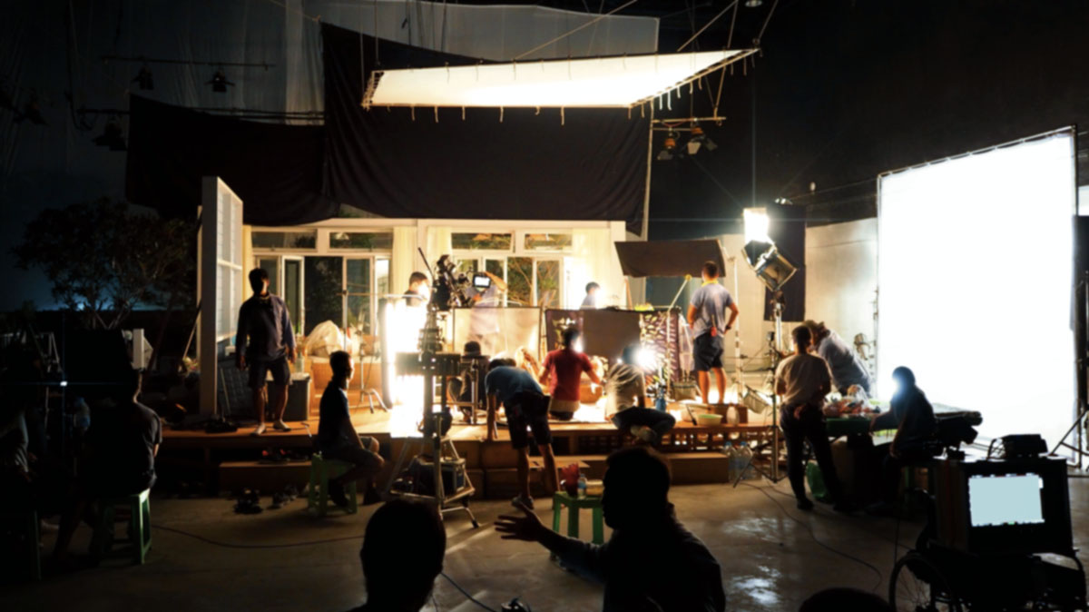 movie-shoot-set-with-actors movie shoot with-actors on a set
